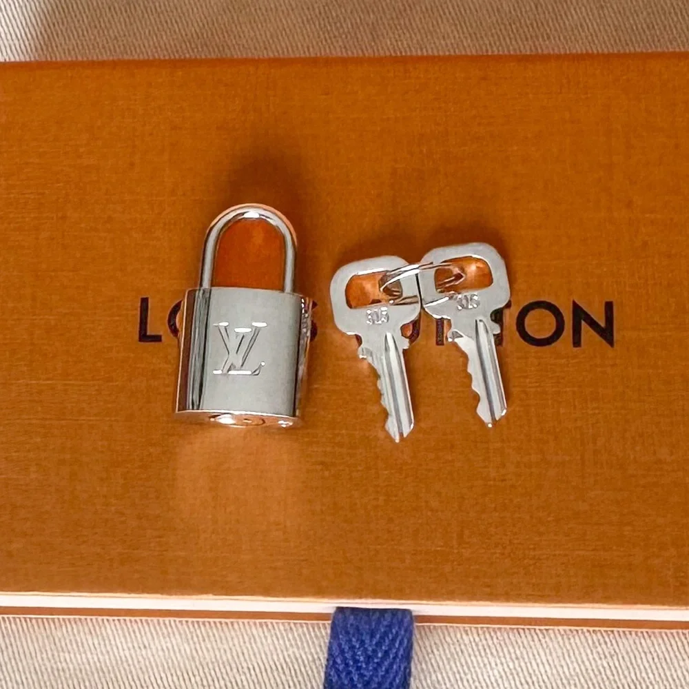 New Louis Vuitton Silver Lock and Key with COA #315 3 pc - Picture 3 of 8